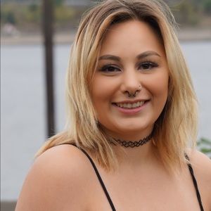 Meet your Posher, Mae